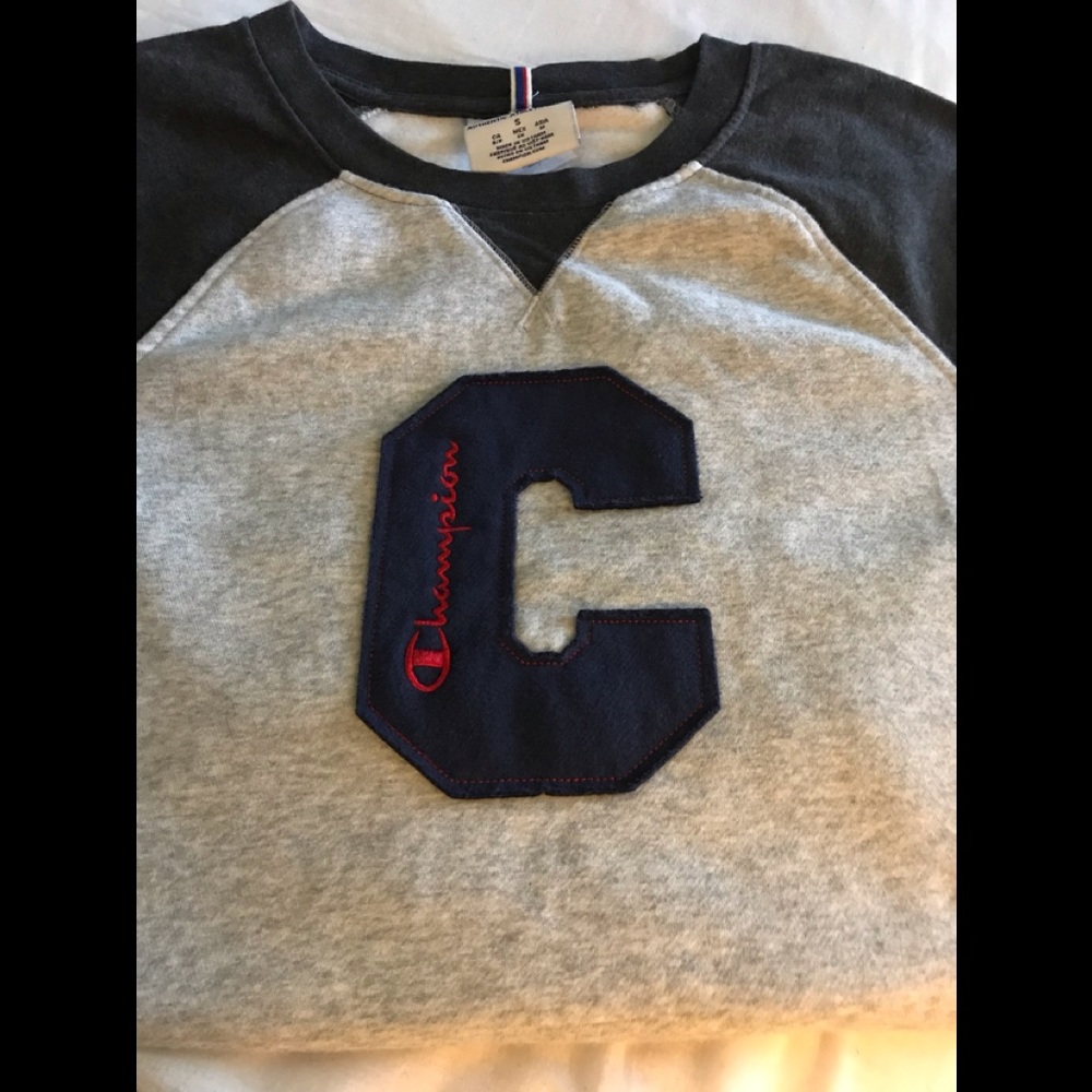 - - Champion Woman’s Sweatshirt Size Small New w Tag - Picture 1 of 5
